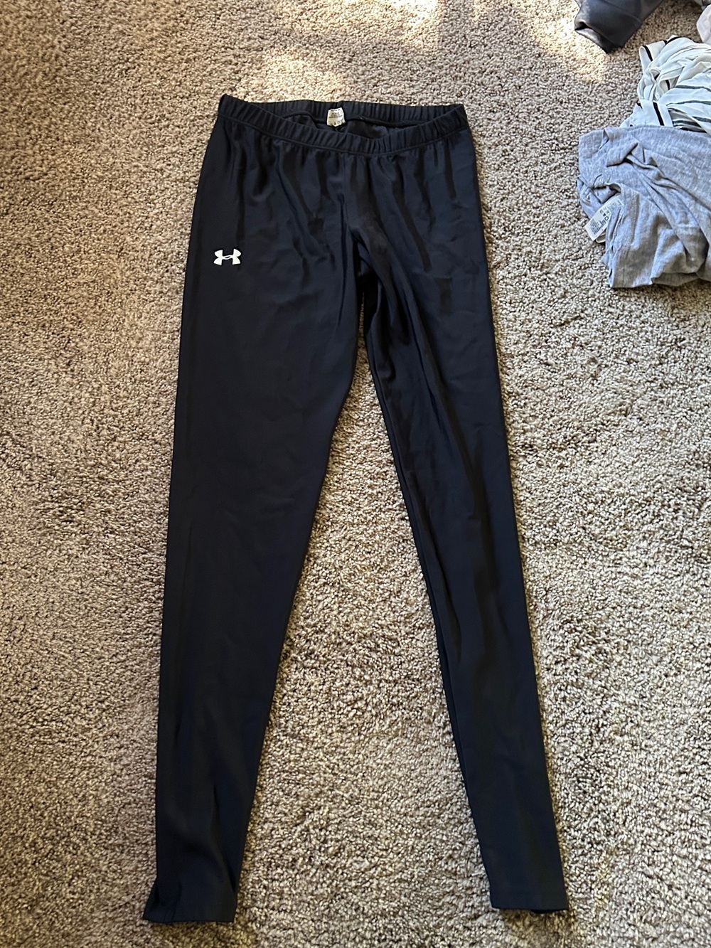 Under Armour black leggings